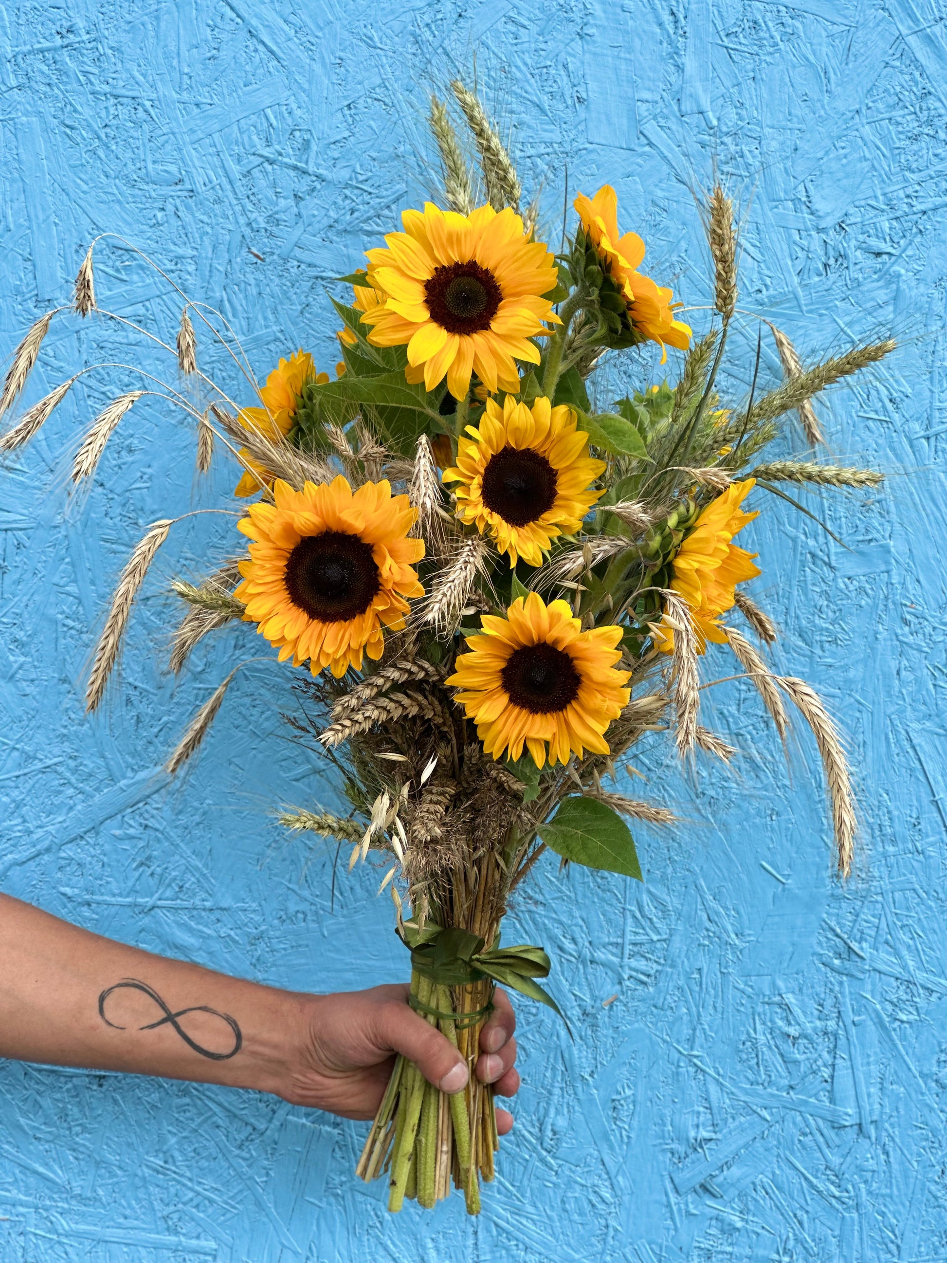 Saulėgrąžos, saulėgrąžų puokštė, sunflower, gėlės Vilniuje, gėlių pristatymas, sunflower bouquet, gėlių pristatymas Vilniuje, Gėlių pristatymas Klaipėdoje, Kaune
